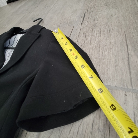 TAHARI VINTAGE 2 PIECE WORK WEAR SUIT BLACK BLAZER SKIRT RUFFLE GOLD SIZE 4P - Picture 7 of 12